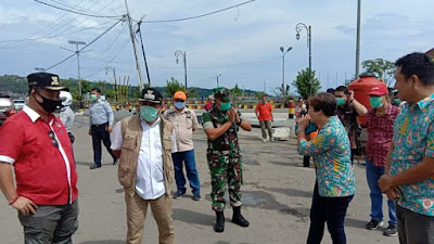 Cegah Corona, Walikota Terjun Melakukan Penyemprotan Desinfektan Di Kota Gunungsitoli