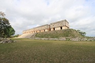[061]_Uxmal_-_Palacio_del_Gobernador1