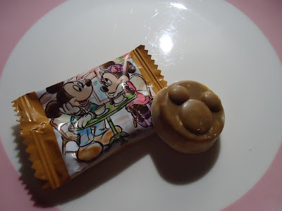 ミッキー＆ミニー　カフェラテチョコレート（アーモンド入り）