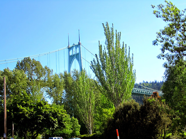 St. John's Bridge , Portland, Oregon 