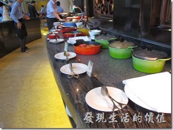 上海-齊魯萬怡大酒店。飯店早餐的菜色。