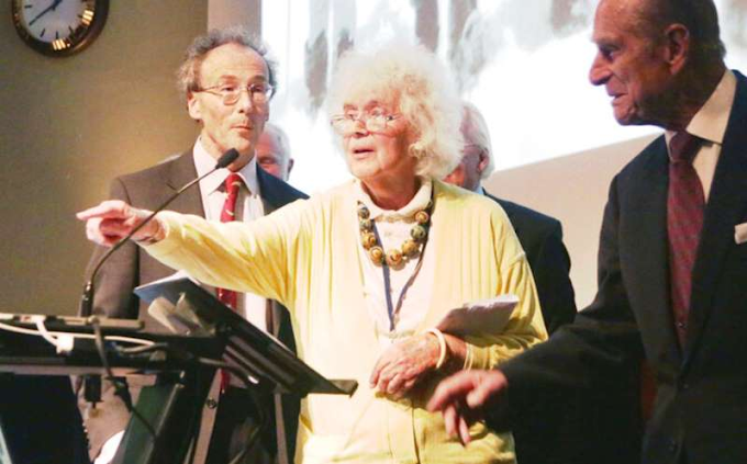 Murió Jan Morris, periodista y pionera del movimiento transgénero, a los 94 años