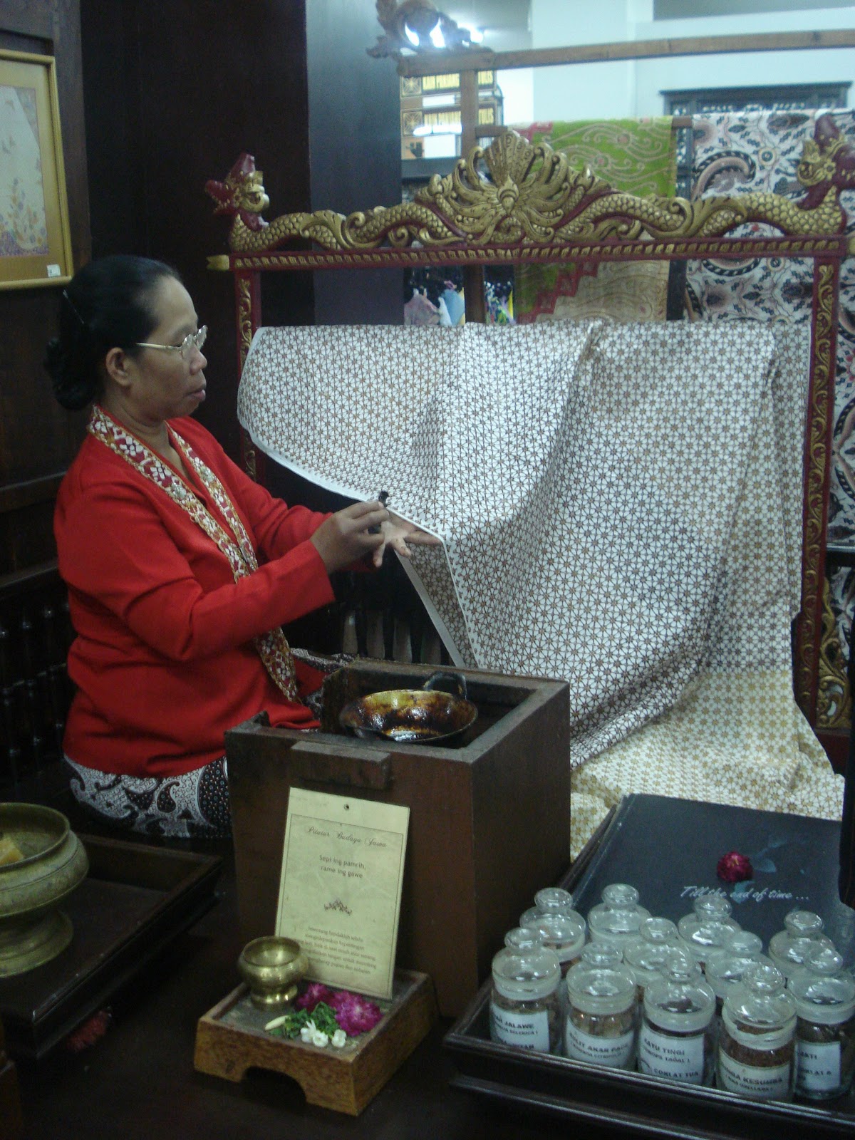 Bapontar Pembuat  Batik  Mirota Batik  Yogyakarta 