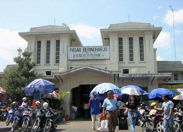 Picnic Together Shooping At Beringharjo Yogyakarta