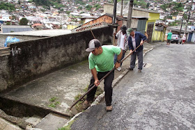  Limpeza na Rua Ernani Braga, no bairro dos Funcionários