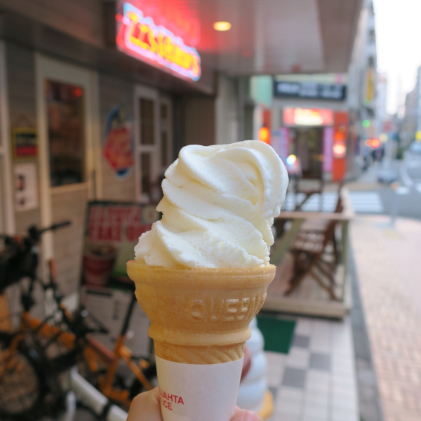 写真【Zz's & Babar's（ジジーズ＆ババーズ）／神奈川県：黄金町】ソフトクリーム：350円
