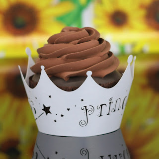 http://id.aliexpress.com/store/product/100Pcs-white-red-pink-Crown-molding-Cupcake-Wrappers-picks-decoration-wedding-kids-birthday-party-baby-shower/1266131_32331256047.html