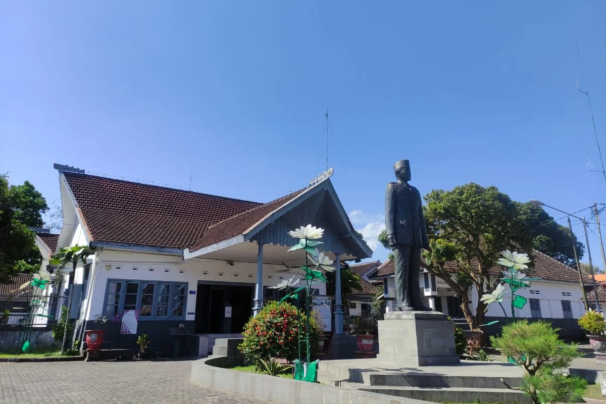 Istana Gebang Blitar: Jejak Masa Kecil Soekarno, Sejarah yang Masih Hidup