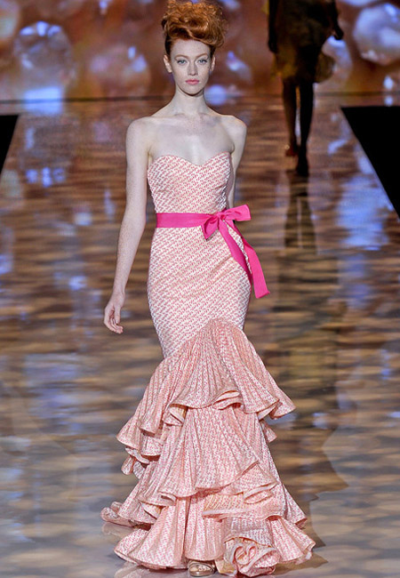 Дълга рокля с пищни волани на Badgley Mischka