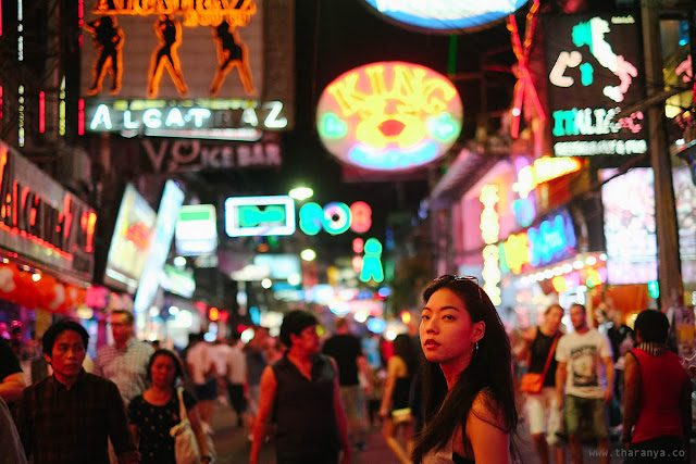 Khám phá cuộc sống về đêm ở Pattaya qua phố đi bộ  và Tiffany Show