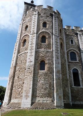 ROMÁNICO EN LONDRES. CAPILLA DE SAN JUAN. Exterior