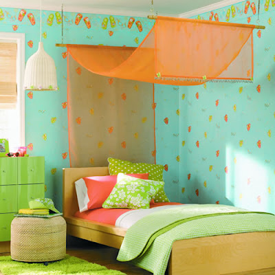 Cheap Girl Bedroom Sets on Teen Girl Bedroom Decorating Idea For A Small Space
