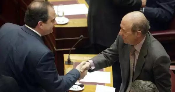 Σημίτης προς Κ.Καραμανλή: «Εγώ είχα μοιράσει το Αιγαίο με τους Τούρκους και ήρθες εσύ και μας το χάλασες»