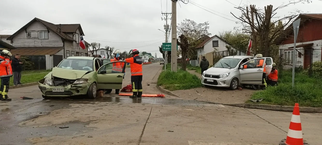 Río Bueno: dos emergencias controladas por bomberos