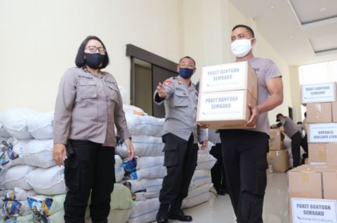 Ardiansyah Daulay Distribusikan Masker dan Sembako ke Warga yang Terdampak COVID-19 di Bali