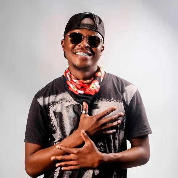 DOWNLOAD MP3 : FiEx - Doce Que Arde (feat. Flow Beatz & Filomena Manjate)
