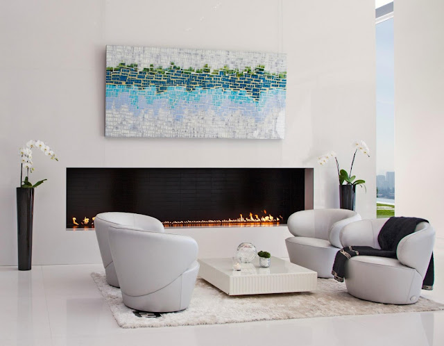 Modern fireplace and sitting area in front of it 