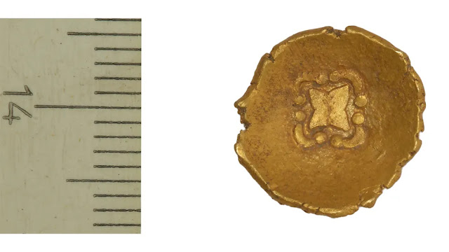 Το μοτίβο του τετράκτινου αστεριού που περιβάλλεται από τέσσερις καμάρες είναι σπάνιο, καθώς υπάρχουν μόνο τρία γνωστά κελτικά νομίσματα του ίδιου τύπου. [Credit: © Photo Stefanie Friedrich, Archaeological State Collection (Munich)]