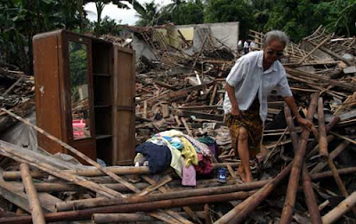 Foto , Gempa Sukabumi , Gempa Mentawai , Gempa Yogyakarta , 5 SR , 9 November 2010