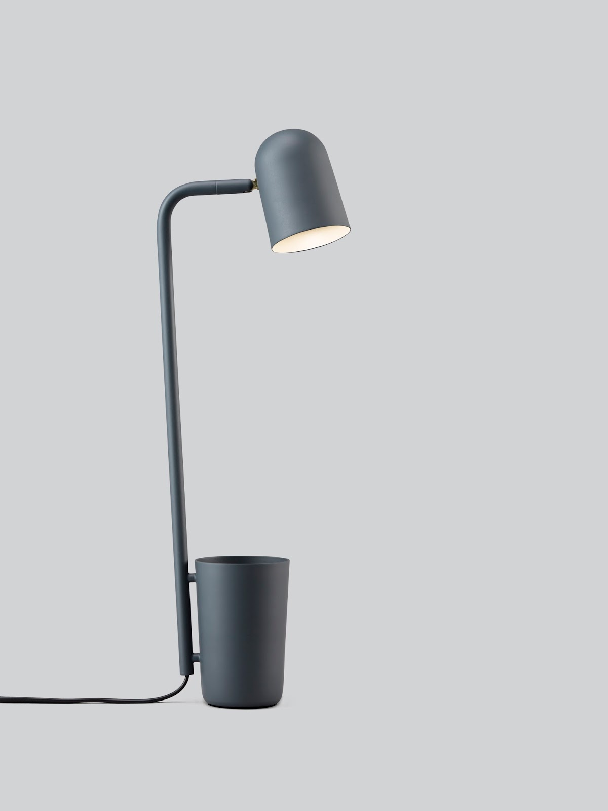 Desk lamp with an organizer - Northen Lighting