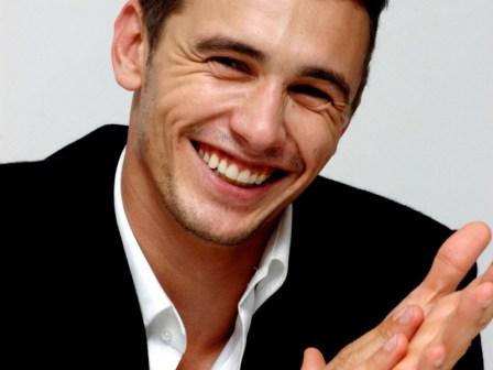 James Franco sonriendo