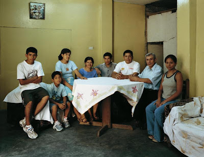  Thomas Struth - the Ayvar family Lima perou, 2005 