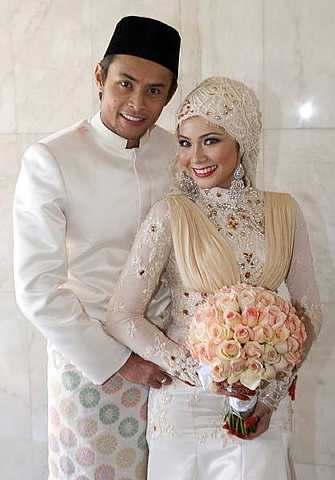 Zaquan Adha bernikah dengan Ayu Raudhah