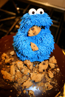 Monster Birthday Cake on Evolution Of Me  Cookie Monster Cake For My Little Cookie Monster