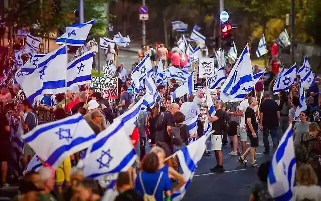 الآلاف يتظاهرون خارج منزل نتنياهو في إسرائيل