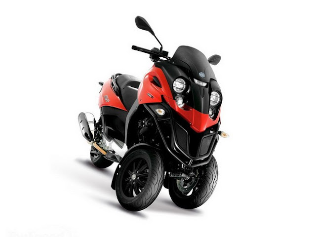 Piaggio MP3 500 có giá 8.899 USD