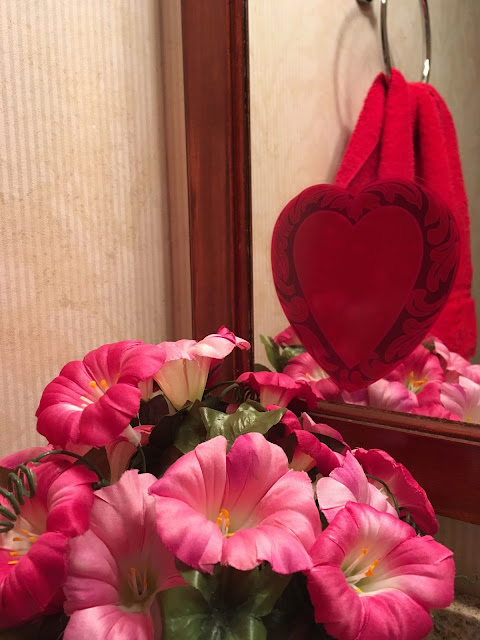 Ideas on how to decorate the interior of your home for Valentine's Day.