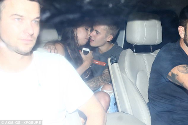 E NEWS: Justin Bieber Puts On A Cosy Display With A Mystery Brunette