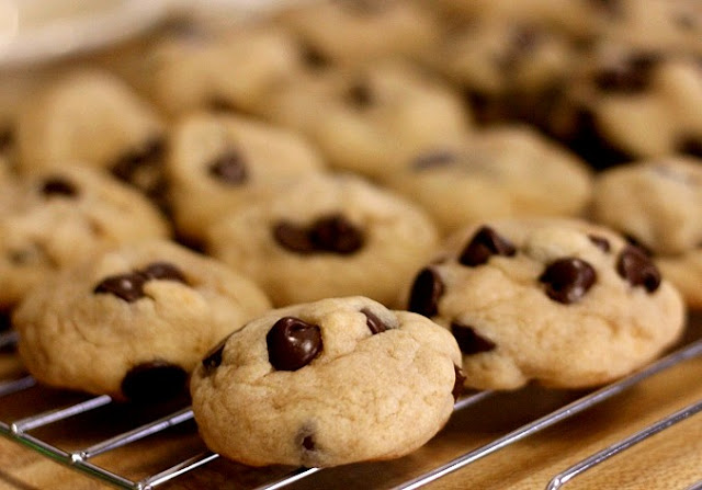 Biscotti di Pasta Frolla con Gocce di Cioccolato - Ricetta