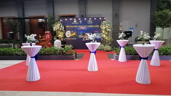 Cho thuê bàn cocktail