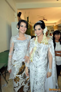 kebaya pengantin artis Zaskia Sungkar Shireen Sungkar