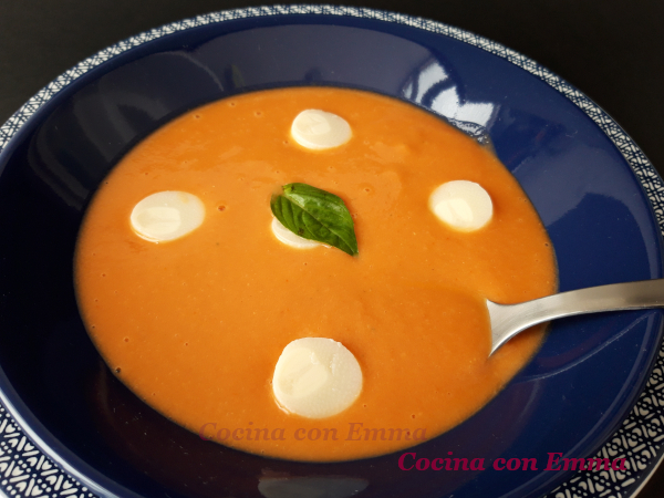 Sopa fría de tomate y mango