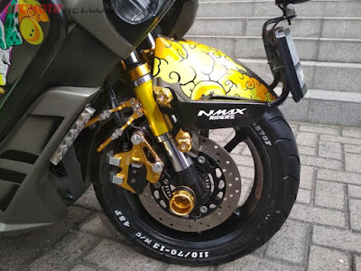 Foto Yamaha NMAX Turing Dihiasi Stiker 3D Dragon Ball Z