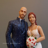 statuine personalizzate per torta matrimonio sposo calvo sposa capelli rossi cake topper a tema bouquet orme magiche