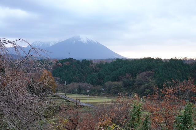 鳥取県米子市淀江町本宮 淀江どんぐり村 駐車場からの大山の眺望