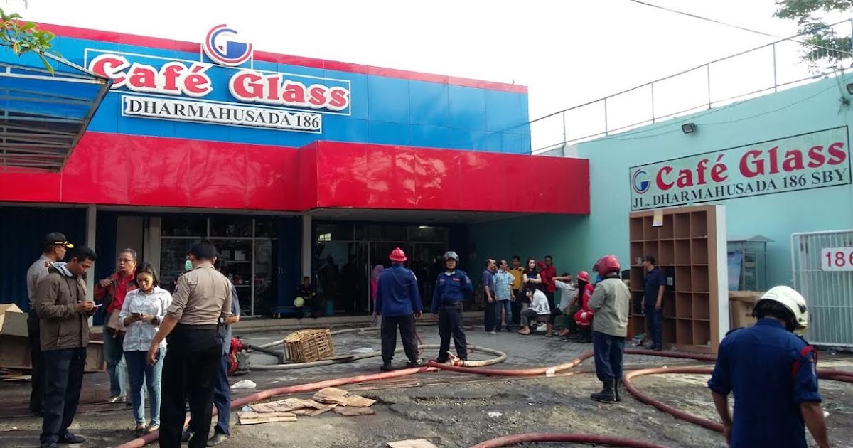  Cafe  Glass  di Jalan Dharmahusada Hangus Terbakar Koran 