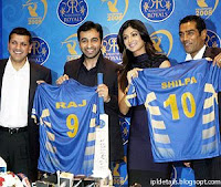 Photo of Shilpa Shetty and Raj Kundra in Rajasthan Royals Jersey