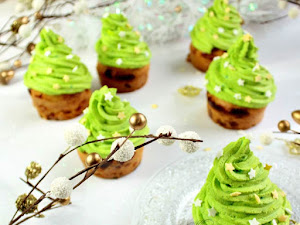 Cupcakes sapins de Noël {quatre-épices chocolat blanc} et l'origine du sapin de Noël