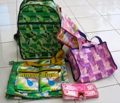 PRAKARYA DAN KEWIRAUSAHAAN SMK ANEKA KERAJINAN  TAS  DOMPET 