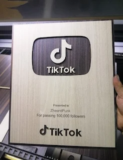 Crear una placa tiktok falsa generar online placa