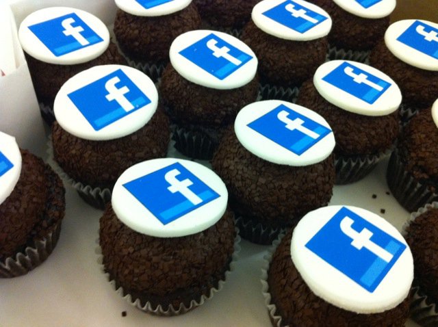 Facebook Logo Cupcakes