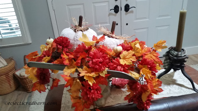 Fall Pumpkin Vignette. Share NOW. #falldecor #pumpkins #vignette #falldecorating #eclecticredbarn