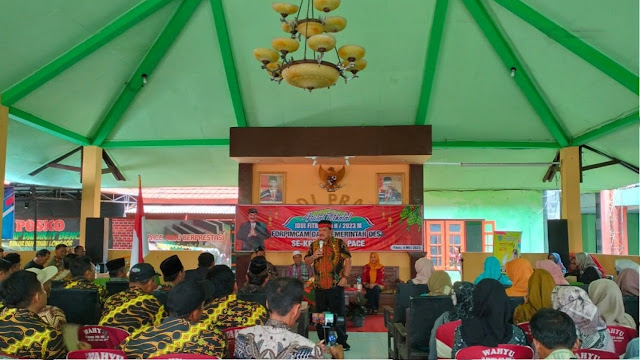 Bupati Nganjuk Marhaen Djumadi memberikan sambutan dalam kegiatan silatuhrahmi sekaligus halalbihalal di Pendopo Kecamatan Pace, Kamis 4 Mei 2023