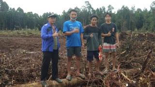 Dua Anggota DPRD Kapuas Hulu Siap Bangun Sarana Pendidikan dan Olahraga di Desa Teluk Geruguk 