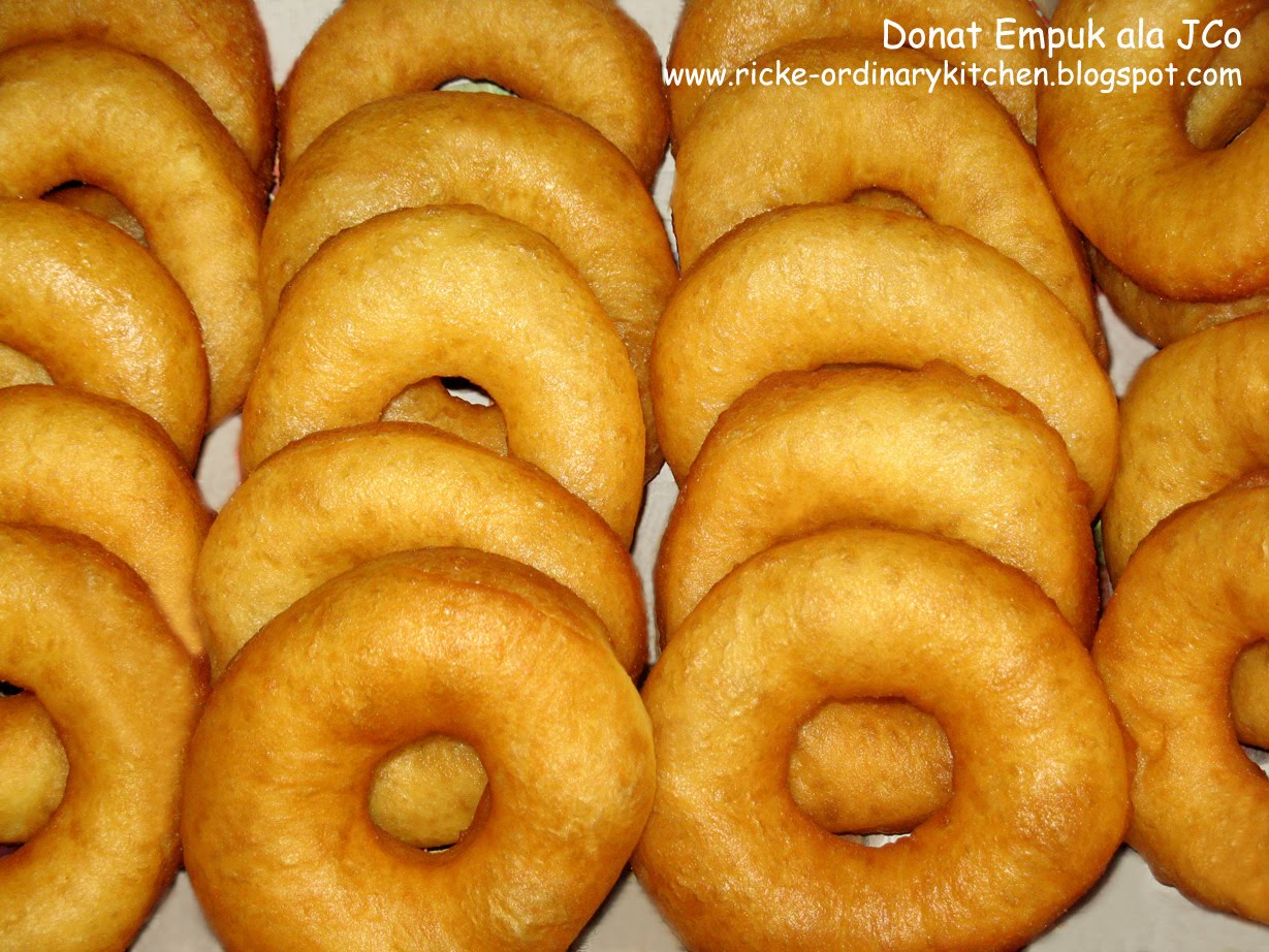 Just My Ordinary Kitchen: DONAT EMPUK ala J.Co