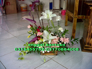 bouquet bunga meja segar